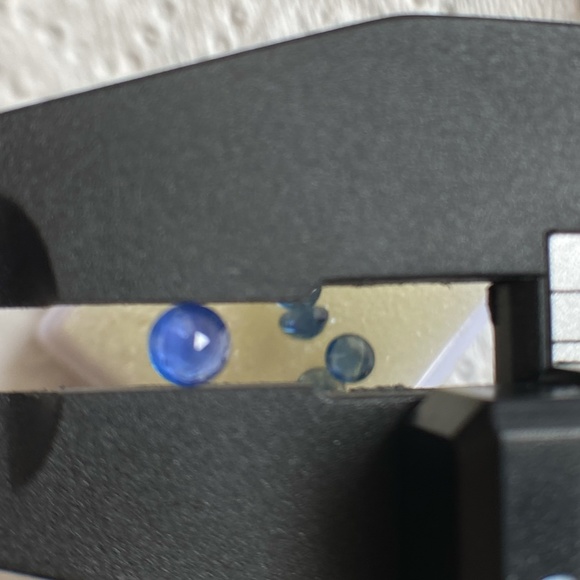 Six Medium Blue NATURAL Sapphires - Gem Quality - 4mm approximate - Picture 6 of 9